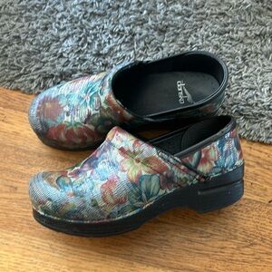 Dansko Patent Leather Floral Comfort Shoes for Women Size 36